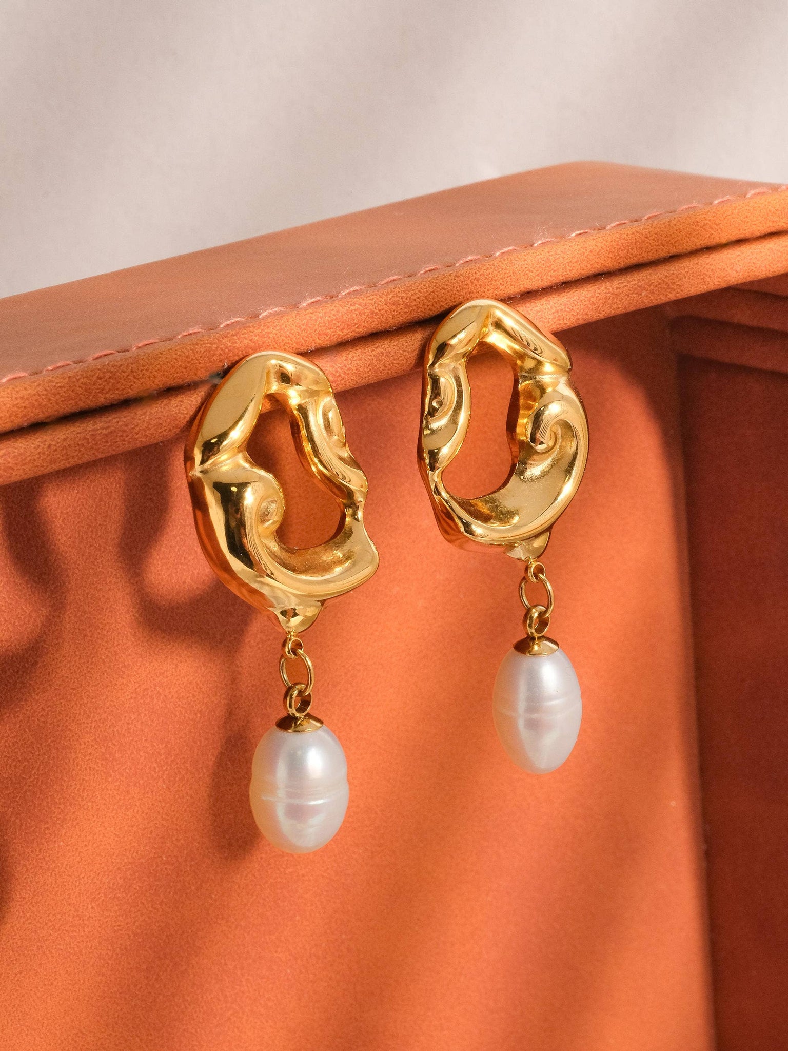 Nora Pearl Earring