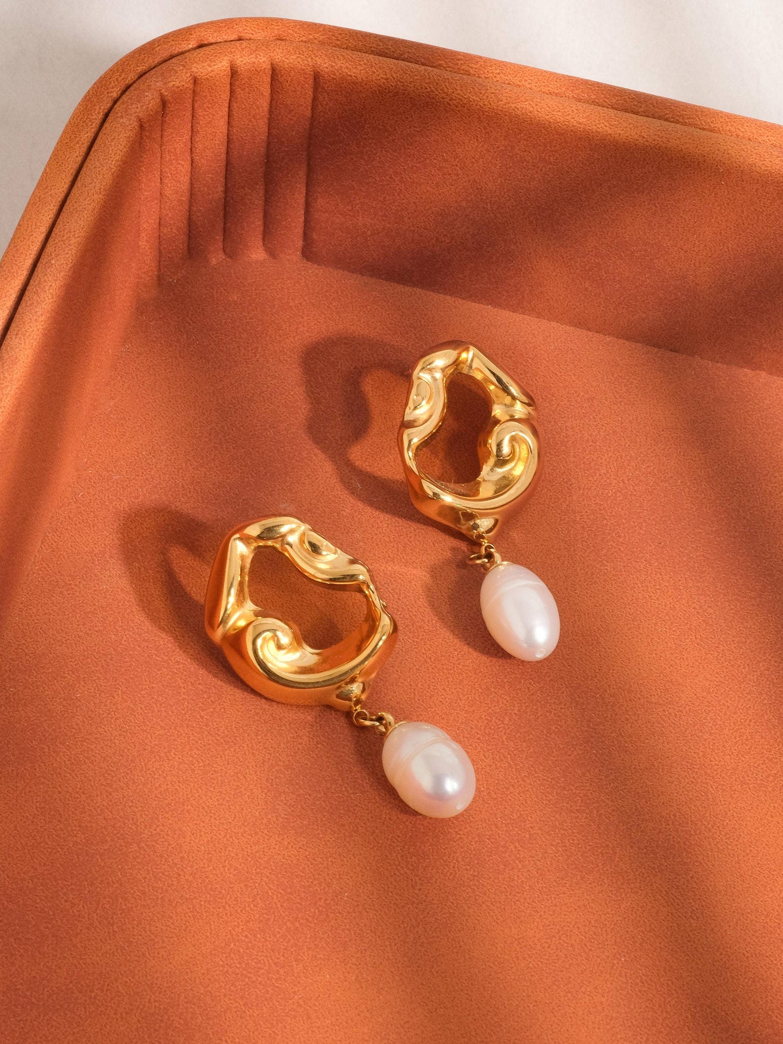 Nora Pearl Earring