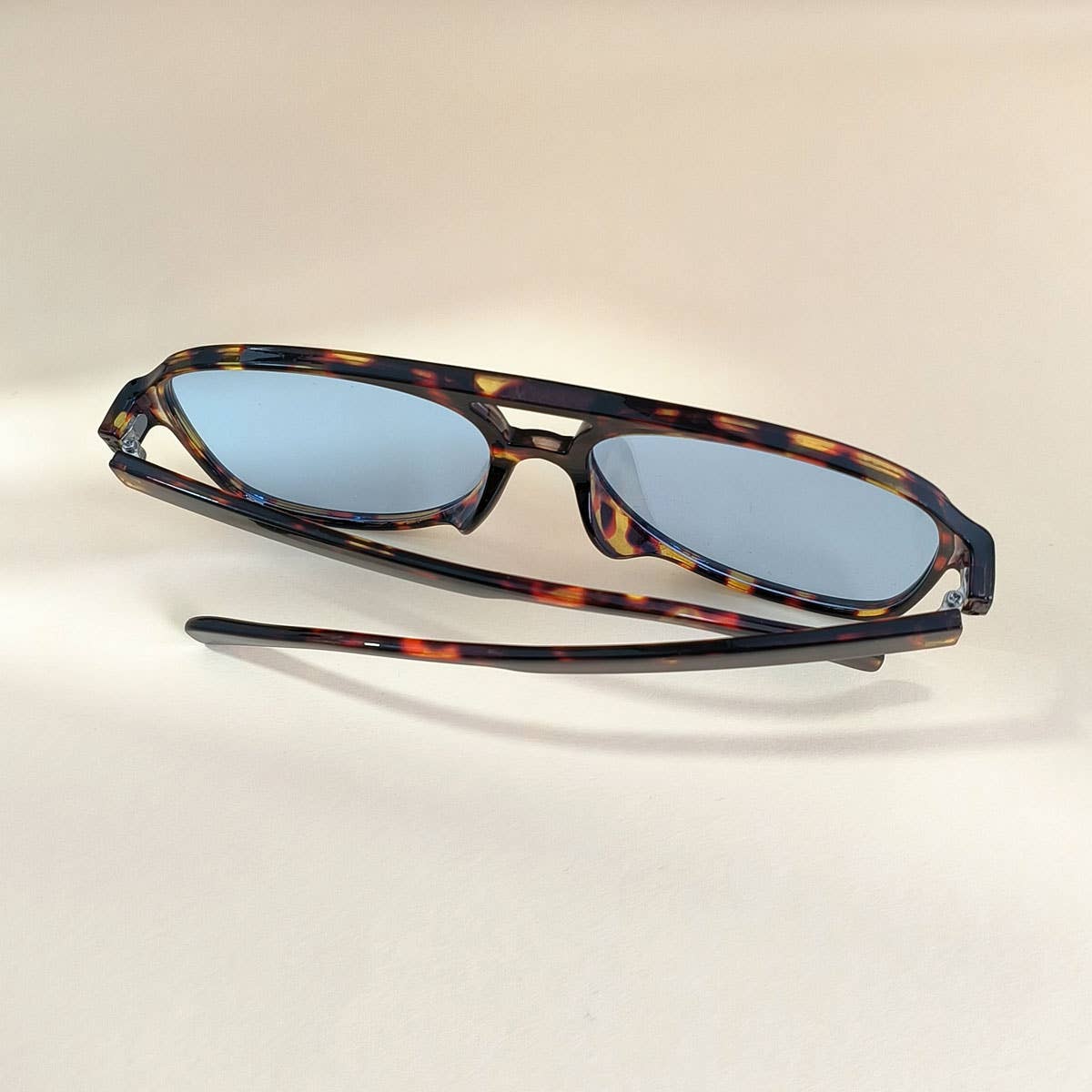 Tobie Aviator Sunglasses in Tortoise Blue